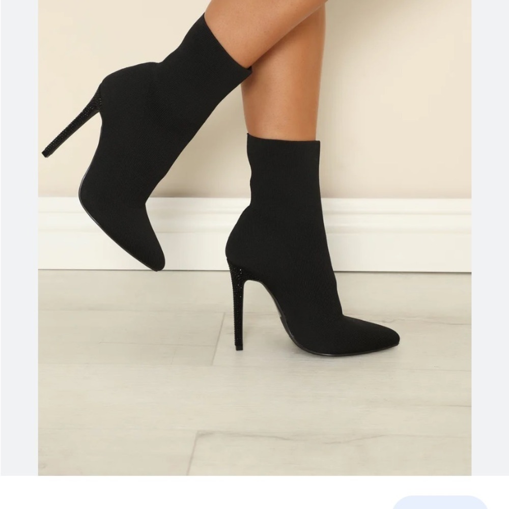 Fashion Nova Layne Women’s Black Stretch Pull On Boots Size 8.5